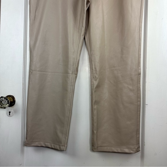Abercrombie  and Fitch 90’s Ultra High Rise Faux Leather Pants - Picture 4 of 8
